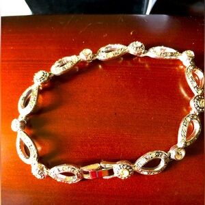 Teardrop Zirconia bracelet, Rhodium plated silver.